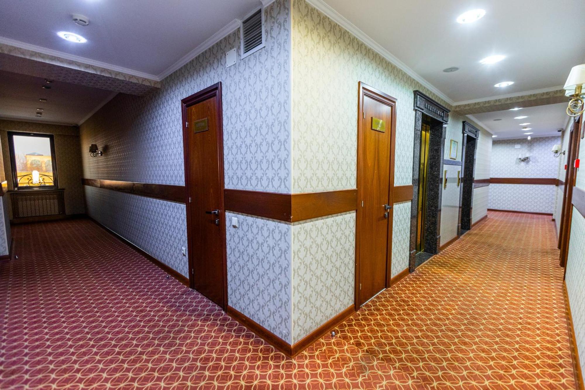 Plaza Hotel Almaty Exterior photo