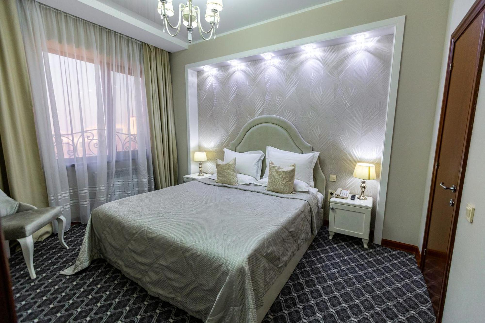 Plaza Hotel Almaty Exterior photo