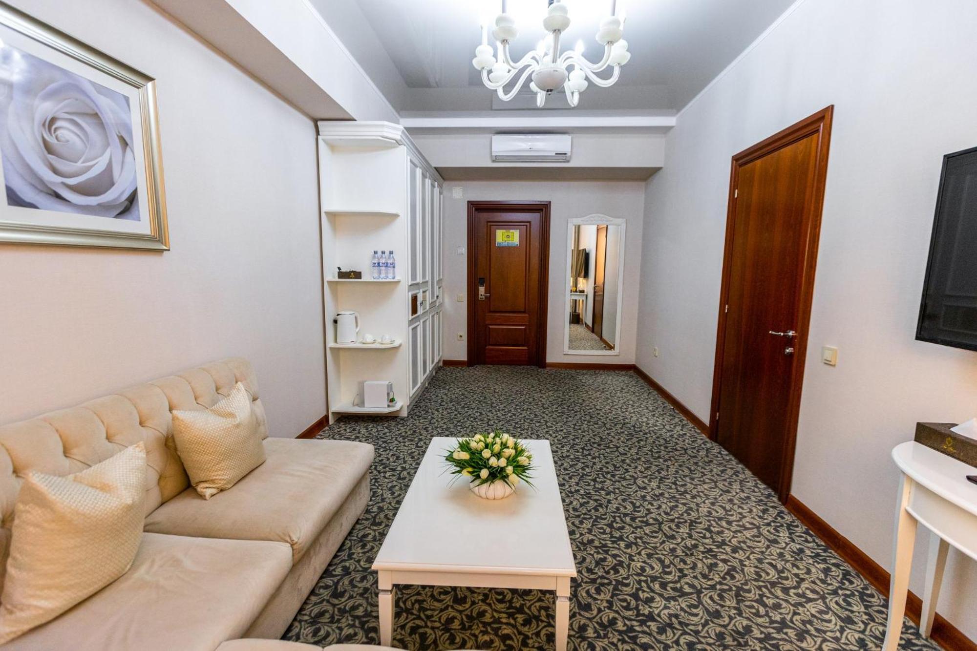 Plaza Hotel Almaty Room photo