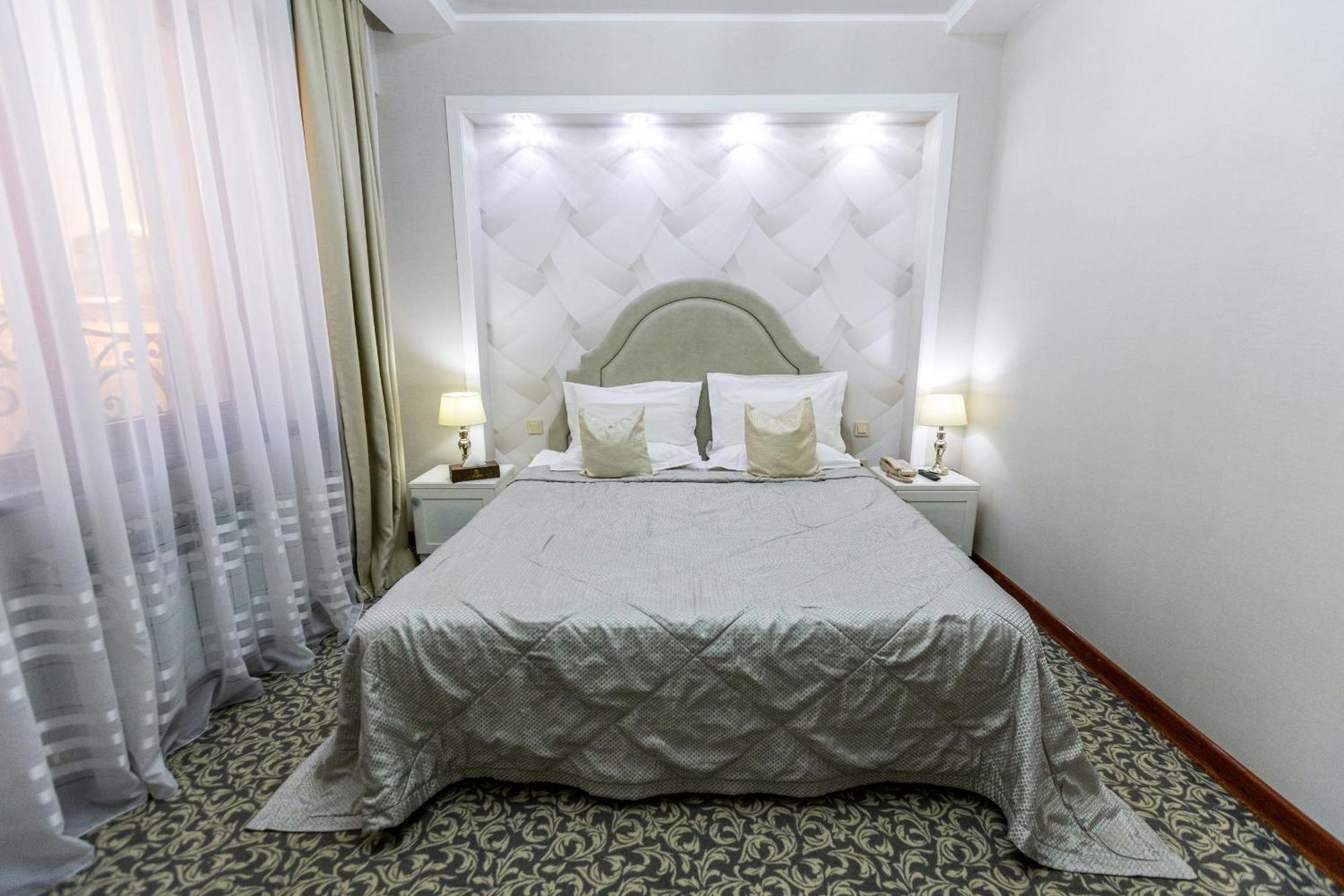 Plaza Hotel Almaty Room photo
