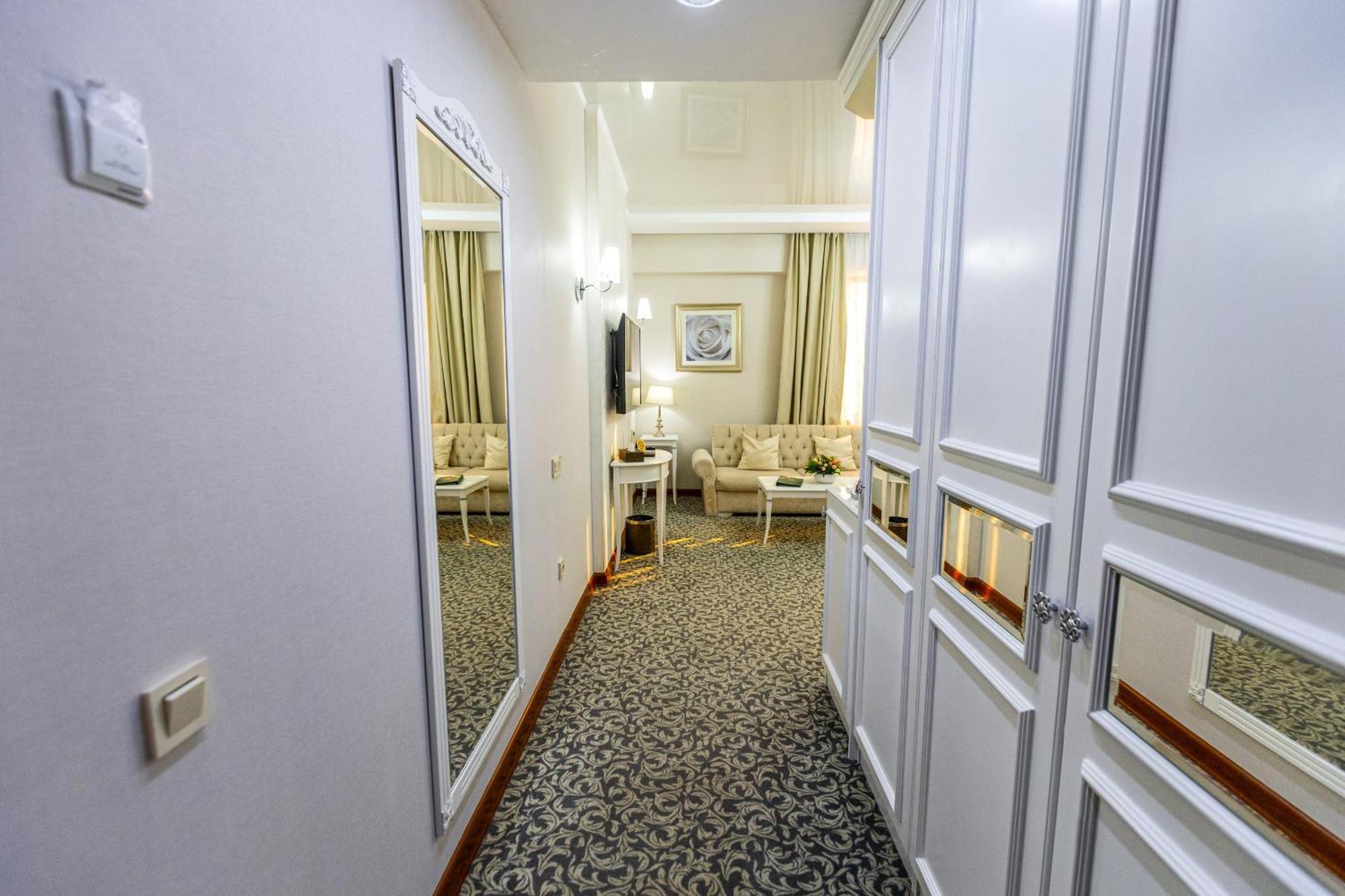 Plaza Hotel Almaty Room photo