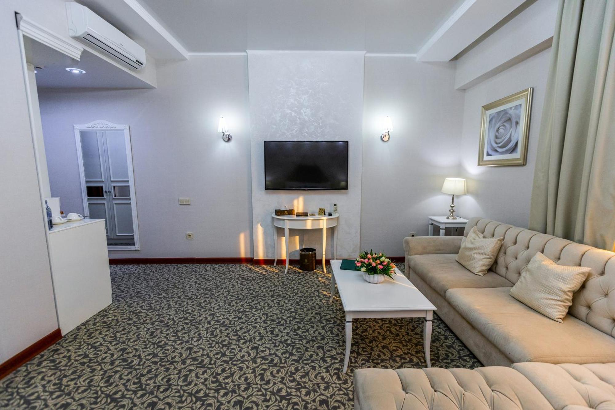 Plaza Hotel Almaty Room photo