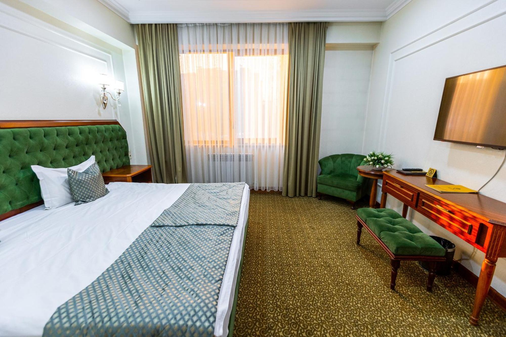 Plaza Hotel Almaty Room photo