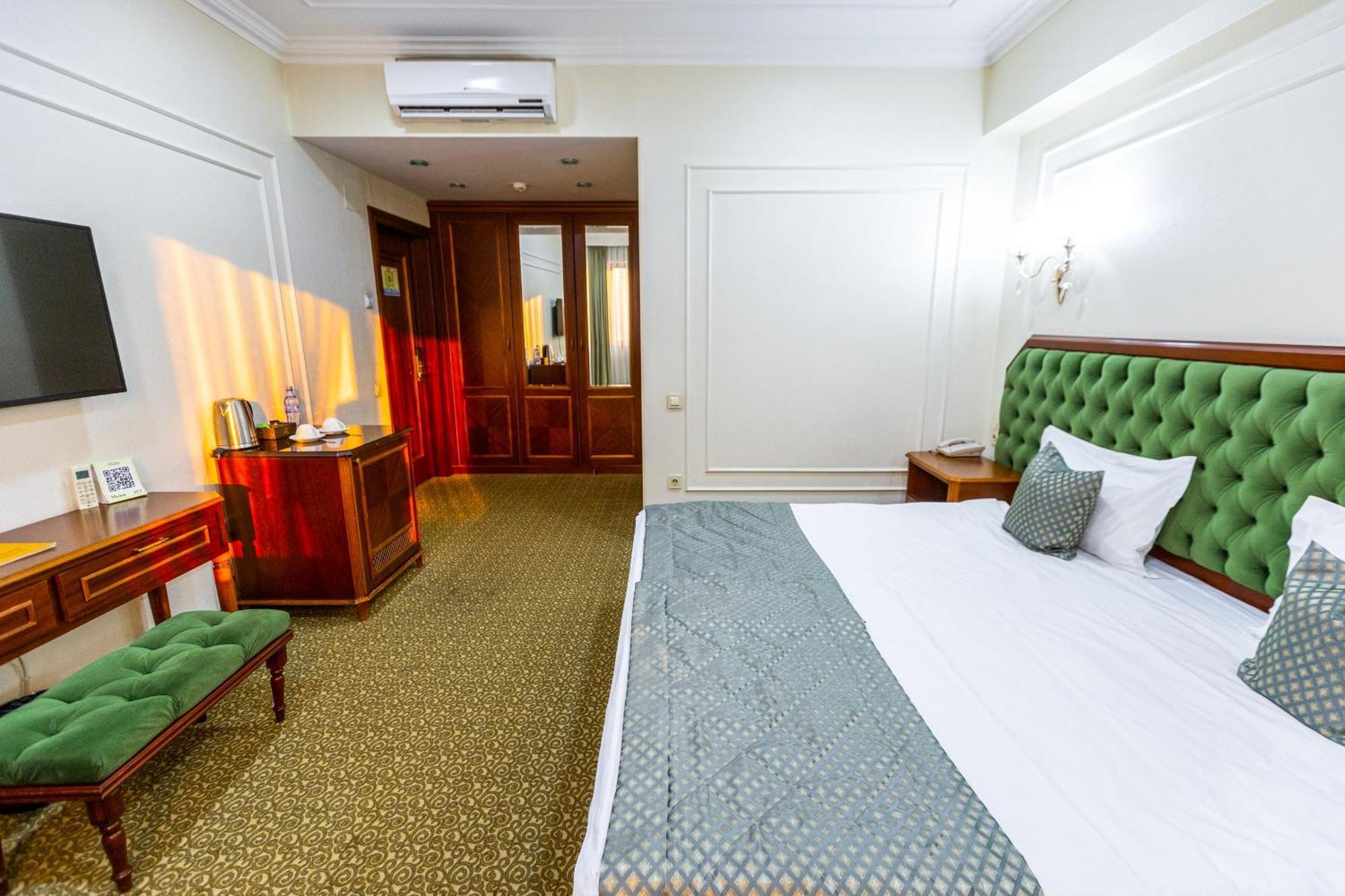 Plaza Hotel Almaty Room photo