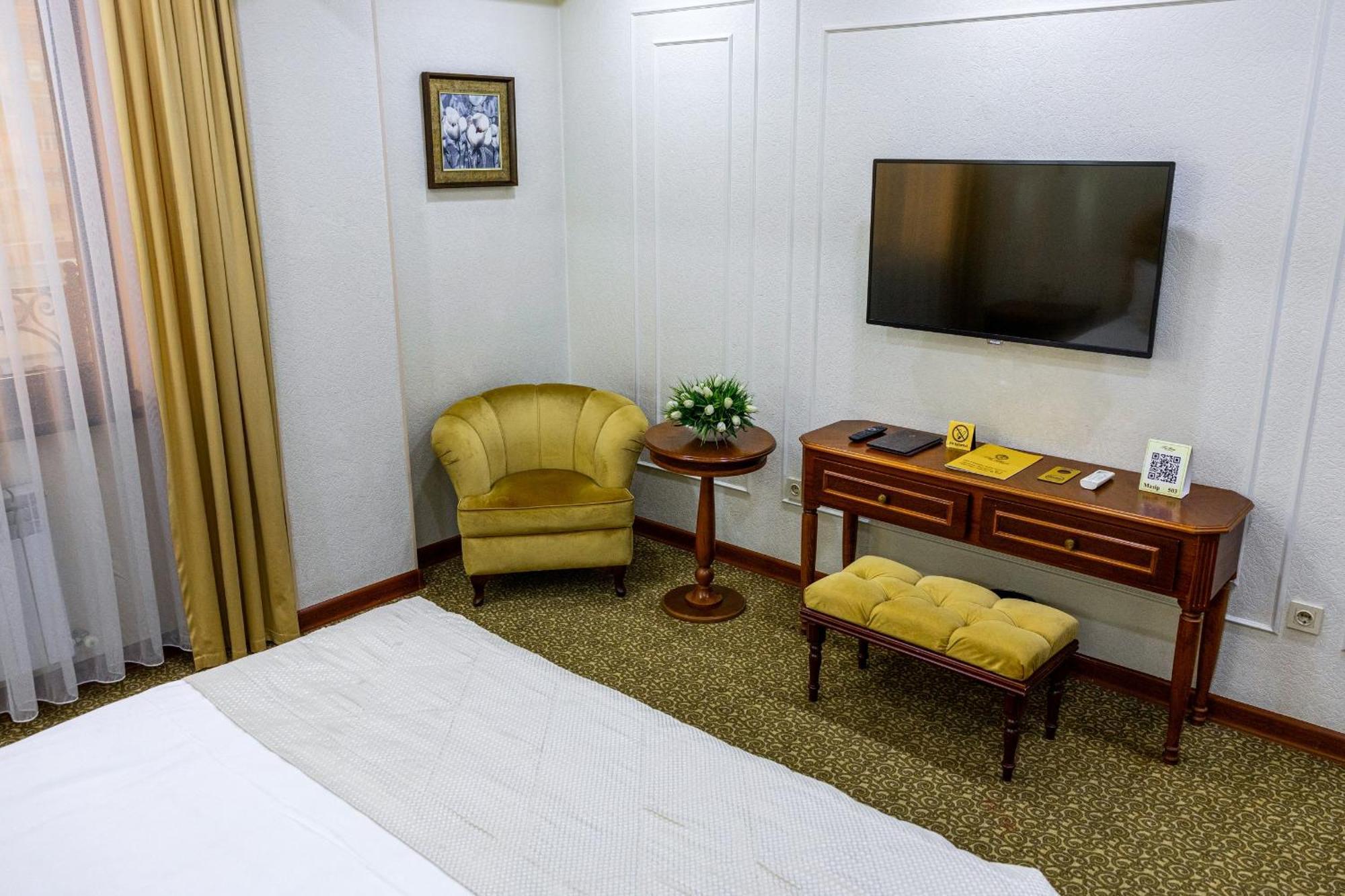 Plaza Hotel Almaty Room photo