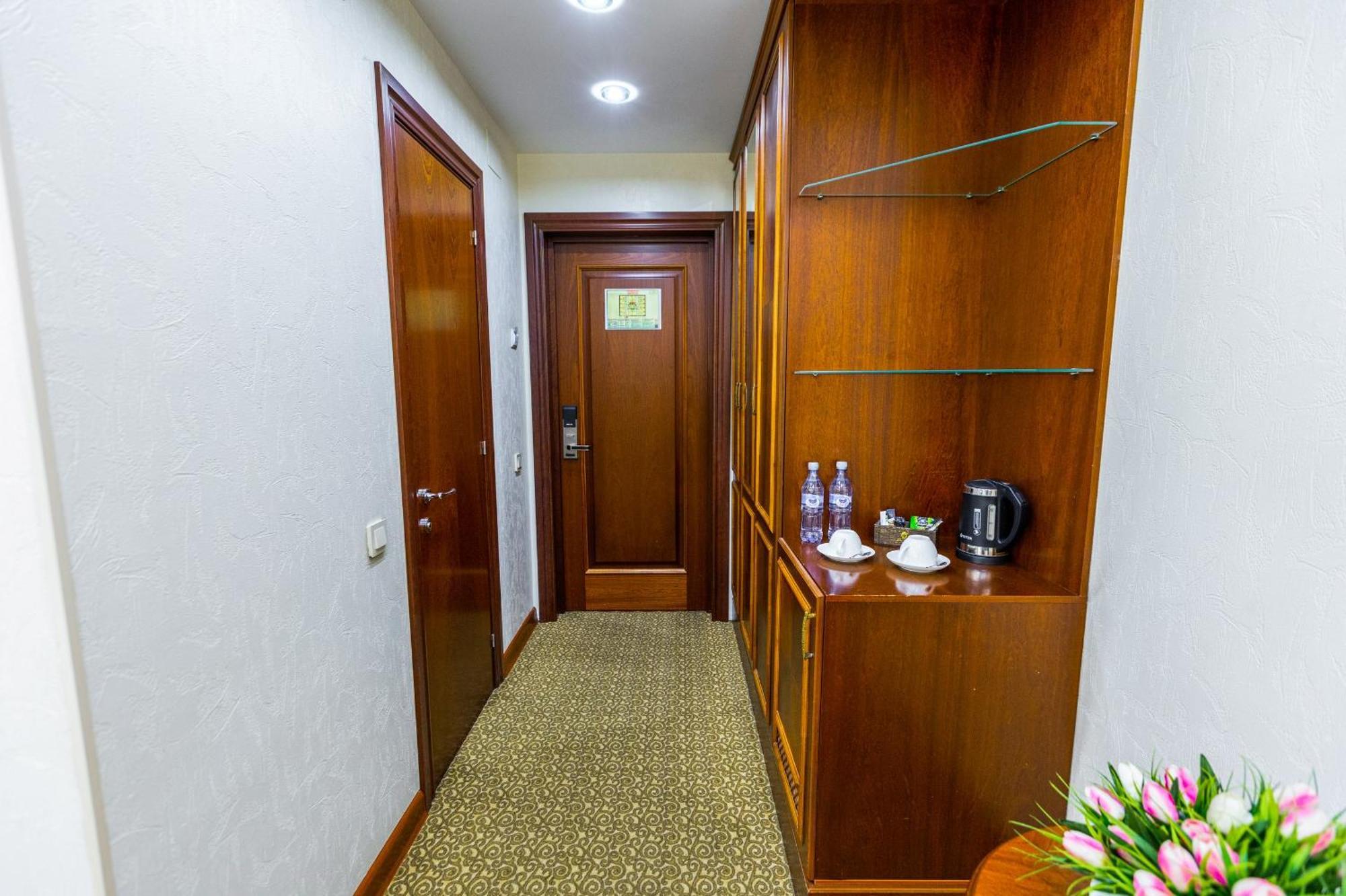 Plaza Hotel Almaty Room photo