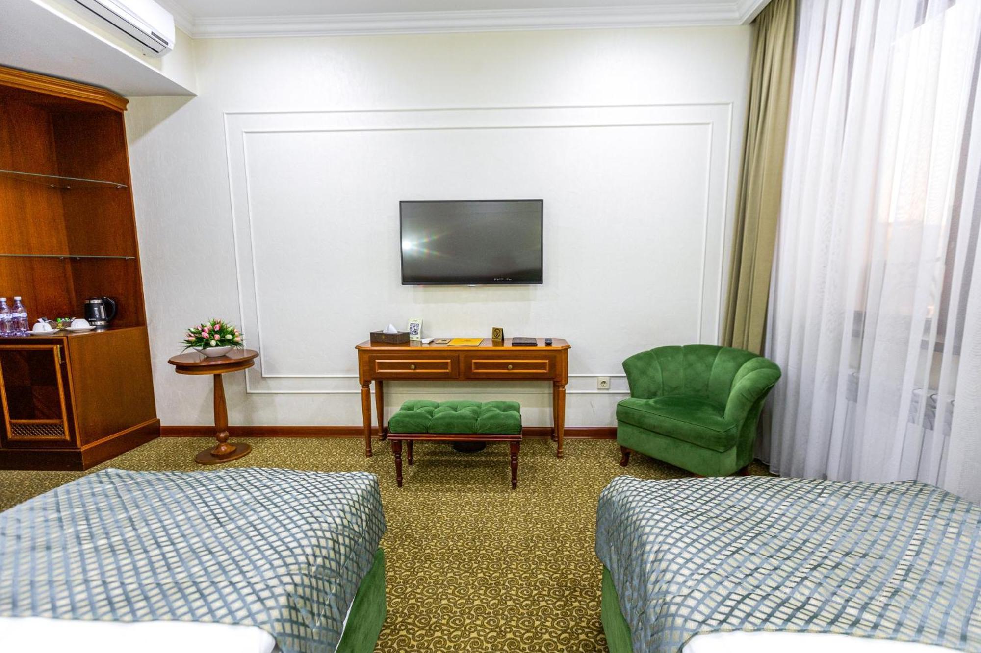 Plaza Hotel Almaty Room photo