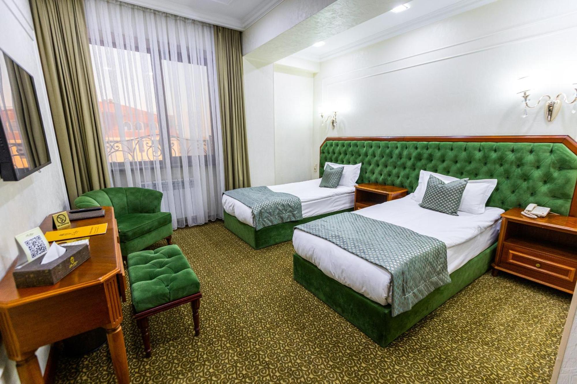 Plaza Hotel Almaty Exterior photo