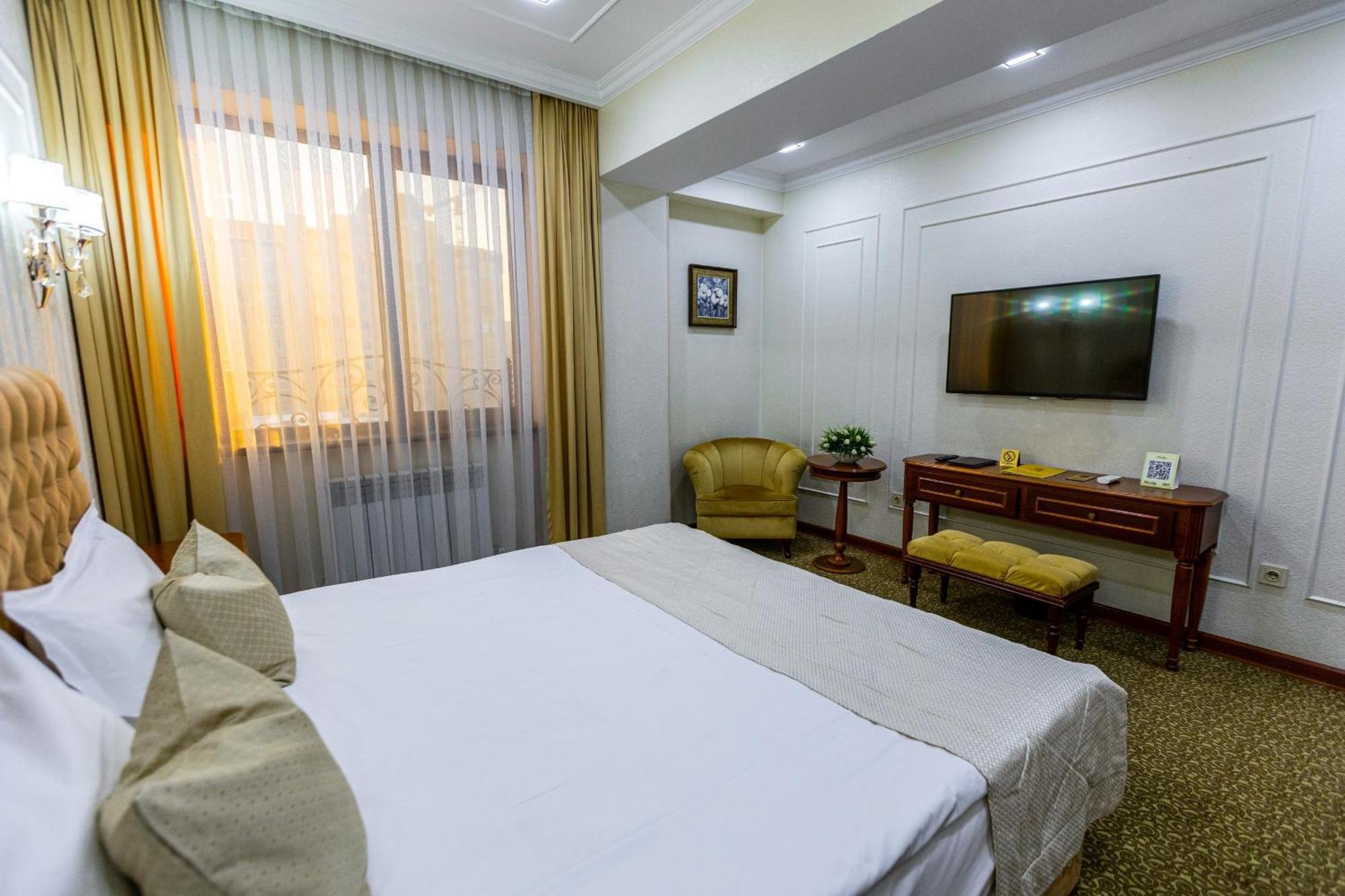 Plaza Hotel Almaty Room photo