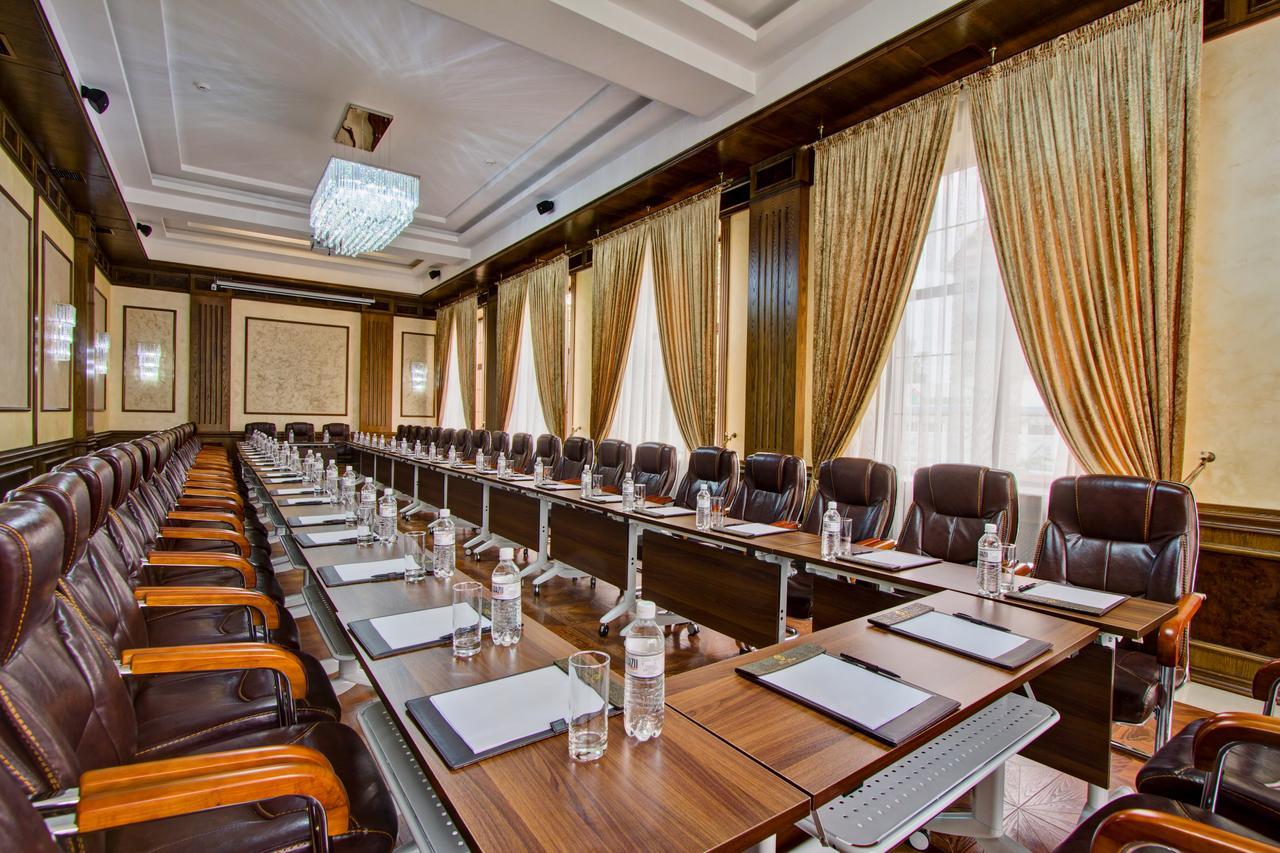 Plaza Hotel Almaty Exterior photo